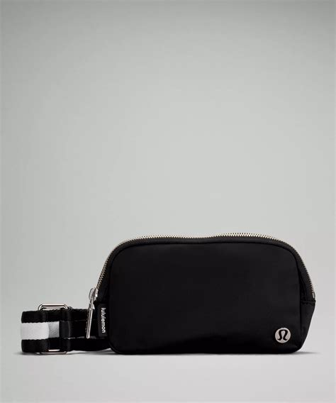 lululemon everywhere crossbody bag